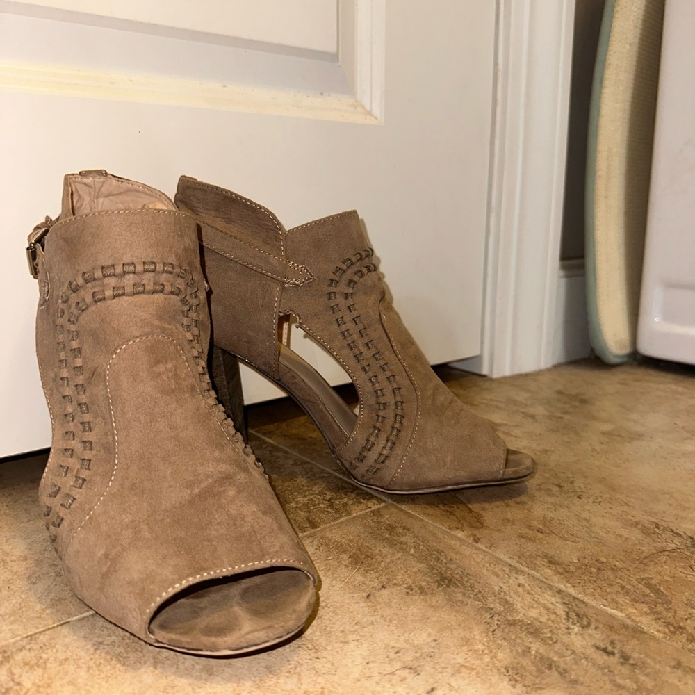 Cato Tan Block Heel Peep-Toe Shoes